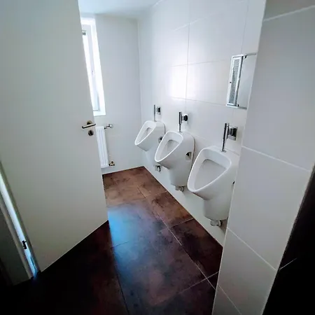 In Guest - Single With Shared Bathroom And Kitchen Forbach