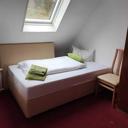 In Guest - Single With Shared Bathroom And Kitchen Forbach