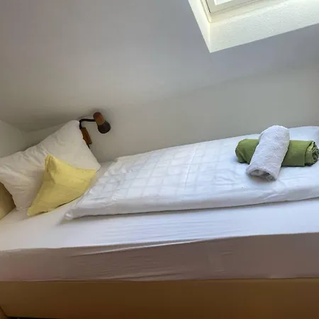 In Guest - Single With Shared Bathroom And Kitchen Pensionat *