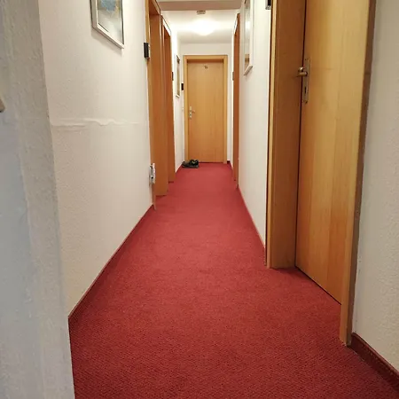 In Guest - Single With Shared Bathroom And Kitchen