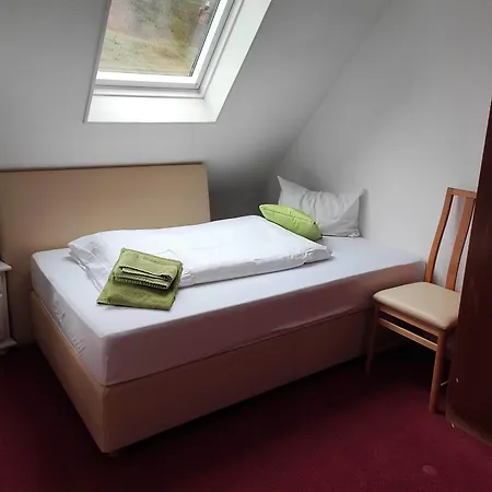 In Guest - Single With Shared Bathroom And Kitchen Forbach