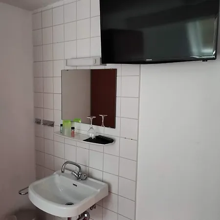 Pensionat In Guest - Single With Shared Bathroom And Kitchen