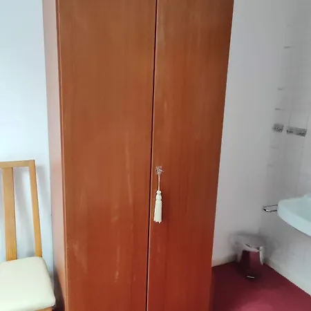 In Guest - Single With Shared Bathroom And Kitchen Pensionat Forbach