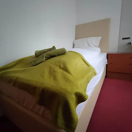 In Guest - Single With Shared Bathroom And Kitchen Pensionat *