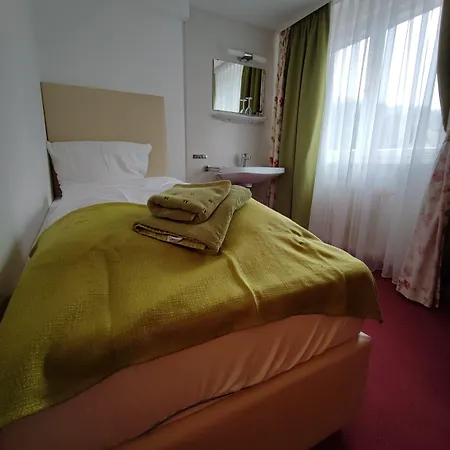 Pensionat In Guest - Single With Shared Bathroom And Kitchen