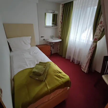 In Guest - Single With Shared Bathroom And Kitchen Pensionat Forbach