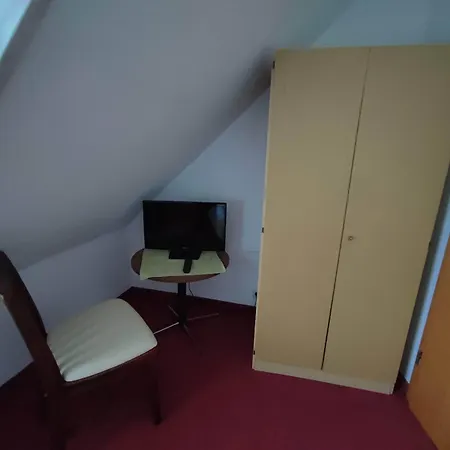 In Guest - Single With Shared Bathroom And Kitchen * Forbach