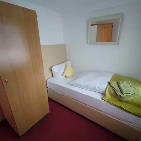 Pensionat In Guest - Single With Shared Bathroom And Kitchen