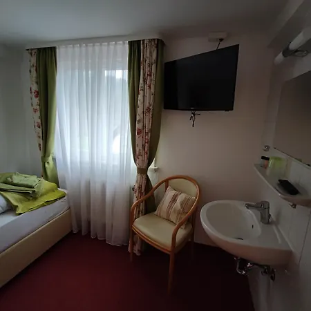 In Guest - Single With Shared Bathroom And Kitchen * Forbach