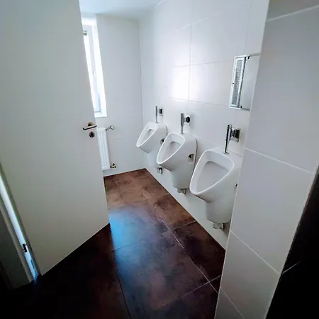 In Guest - Single With Shared Bathroom And Kitchen Forbach